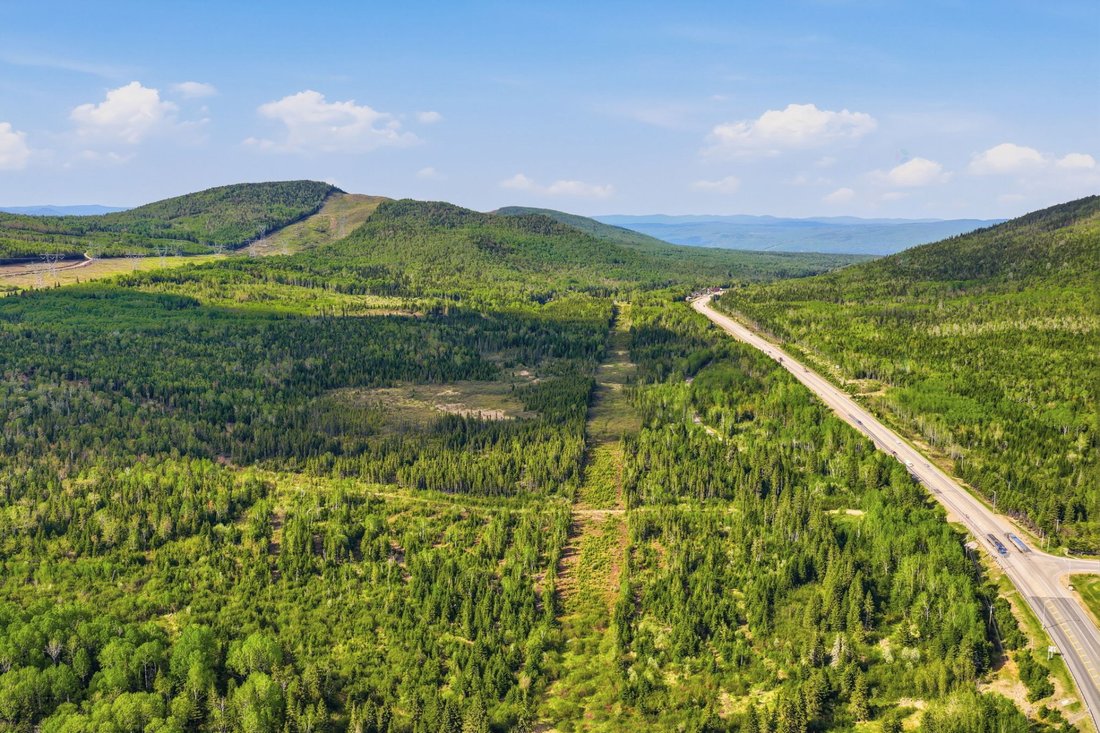 Land in Petite-Rivière-Saint-François, Quebec, Canada 2 - 16816697