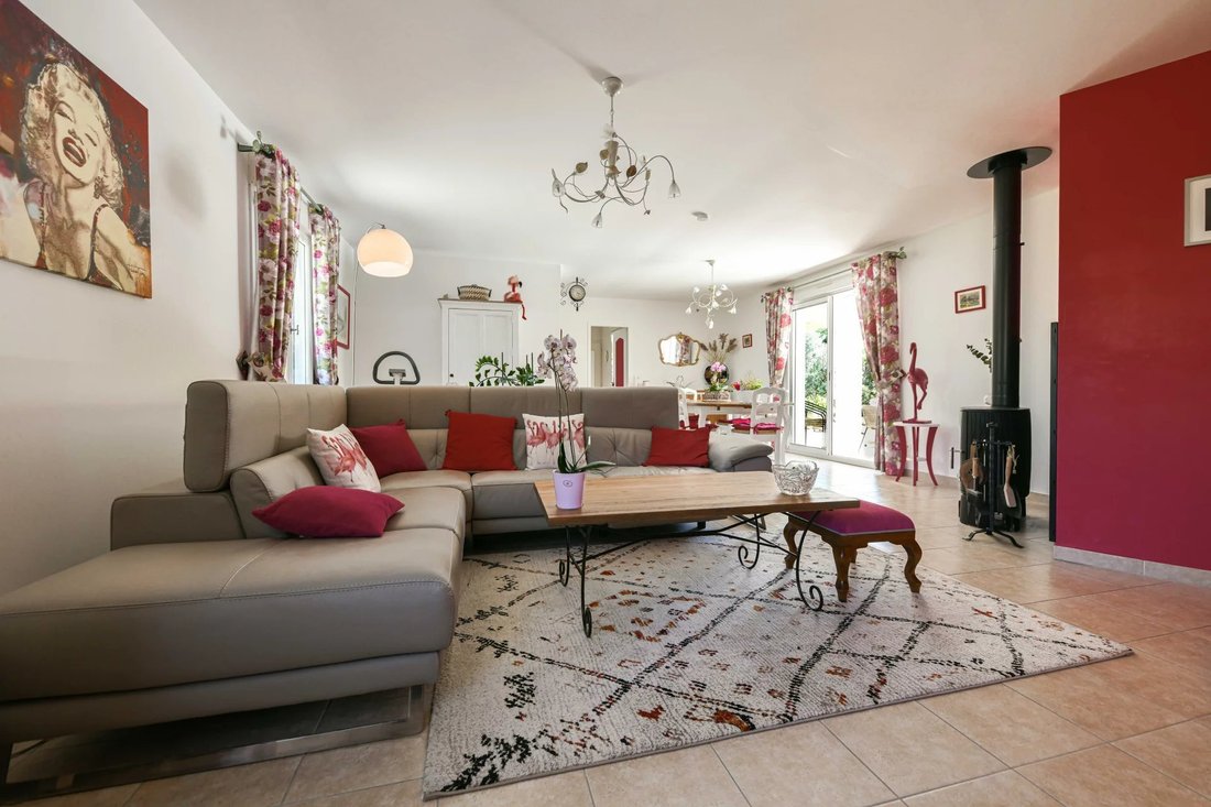 Villa in Uzès, Occitania, France 3 - 18182496
