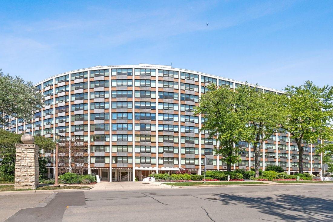 Co Op in Wilmette, Illinois, United States 1 - 18186264
