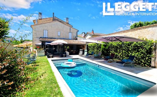House in Saint-Seurin-sur-l'Isle, Nouvelle-Aquitaine, France 1