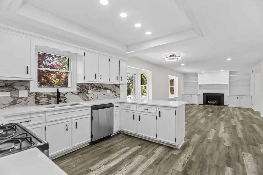 House in Aurora, Illinois, United States 5 - 18184557