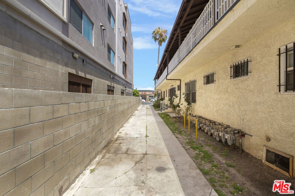 Los Angeles, California, United States 4 - 18184999