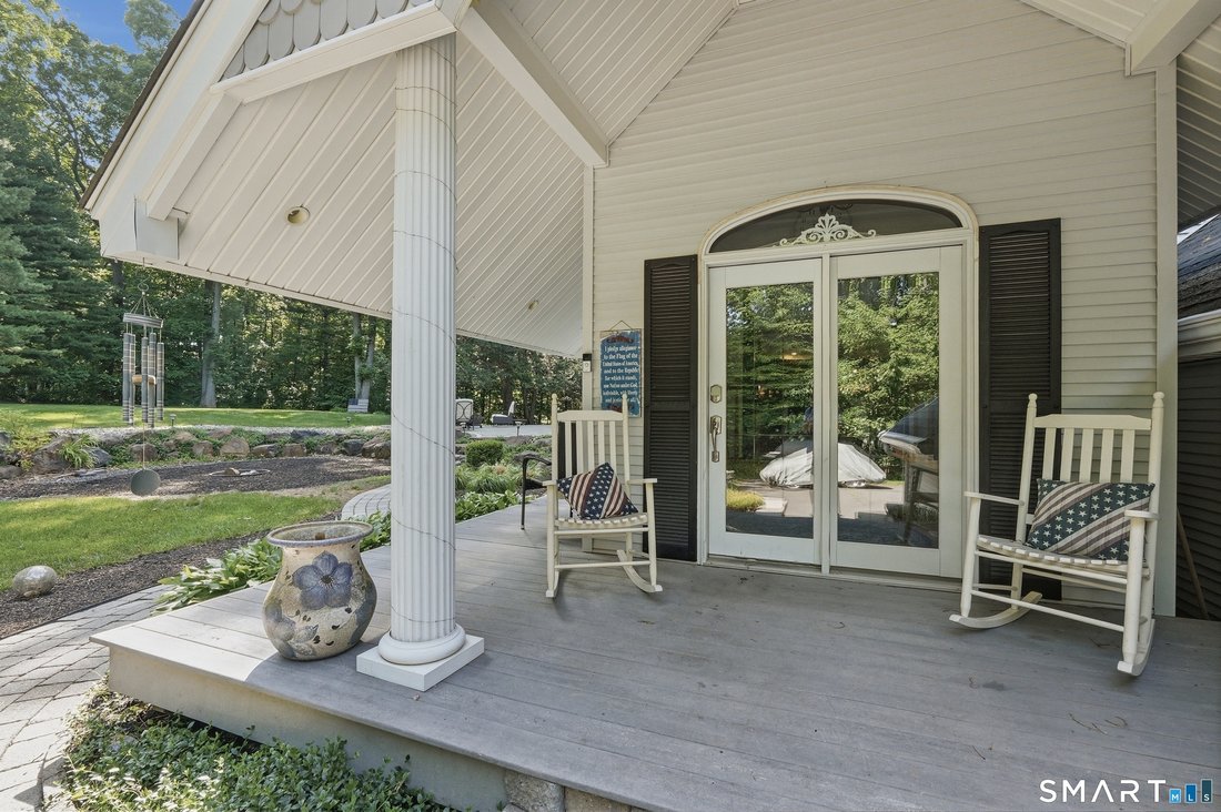 House in Southington, Connecticut, United States 4 - 18184781