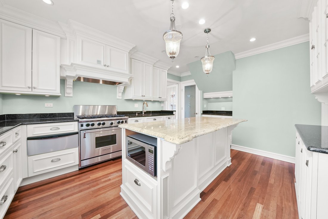 Co Op in Chicago, Illinois, United States 3 - 18184525