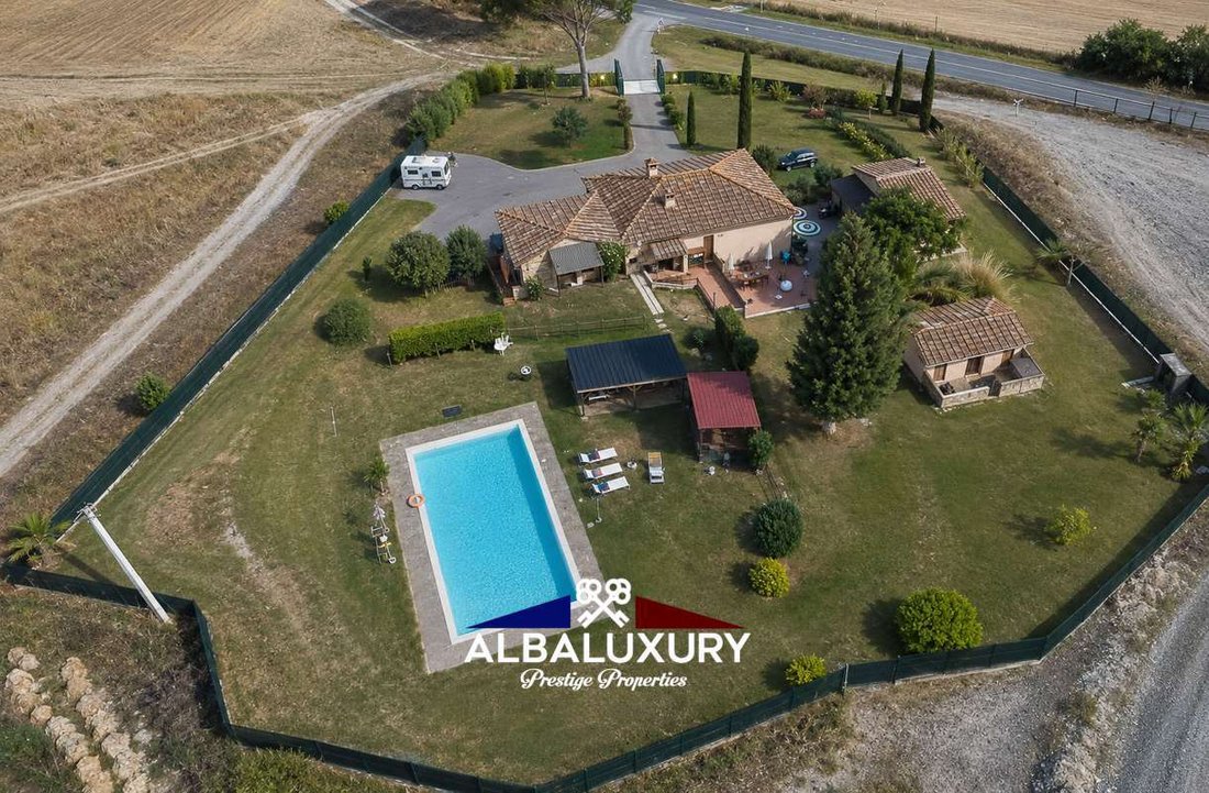 Villa in San Casciano dei Bagni, Tuscany, Italy 1 - 15347270