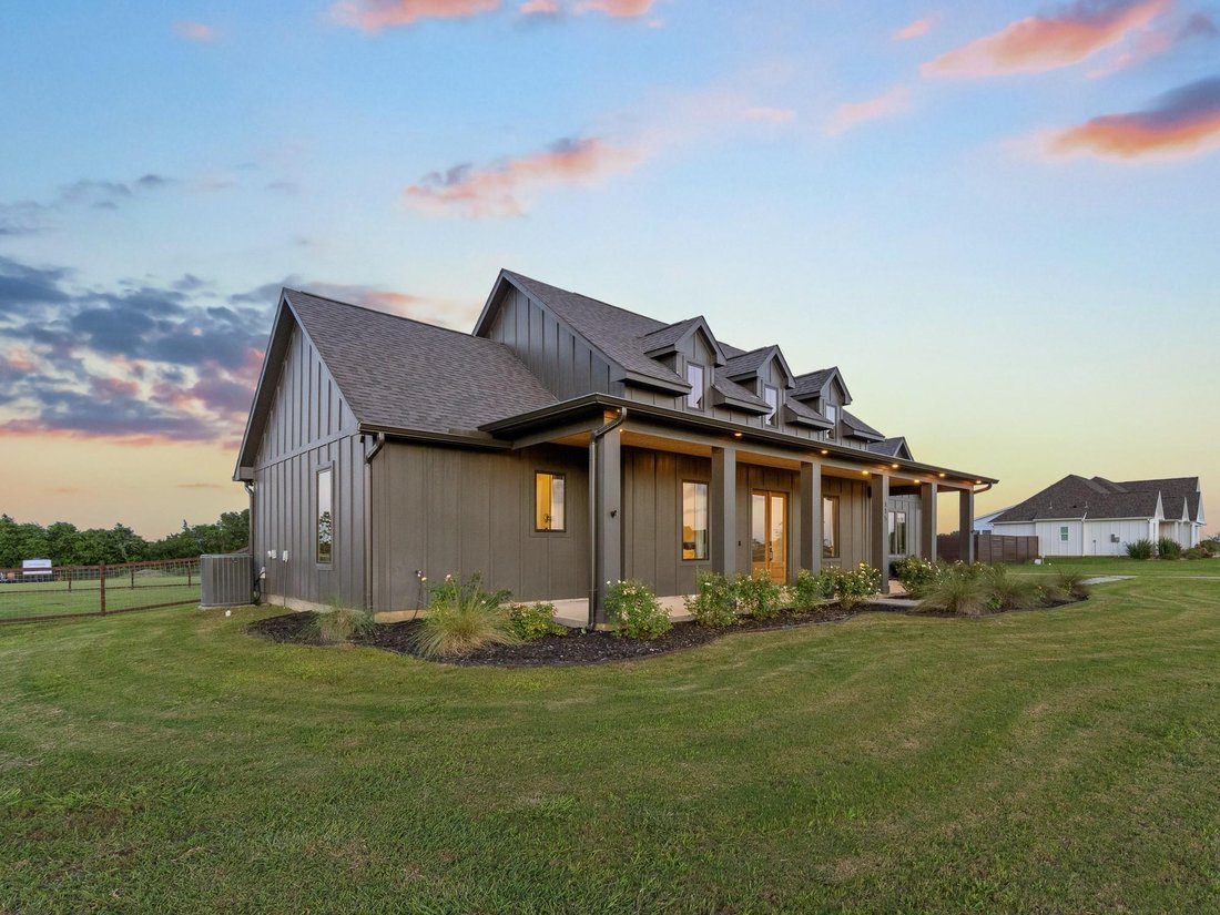 House in Schulenburg, Texas, United States 2 - 17326659