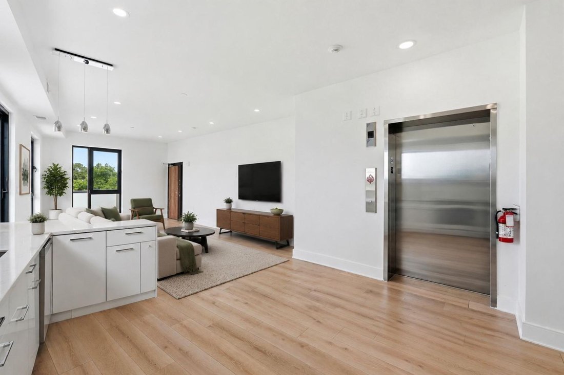 Condo in Washington, District of Columbia, United States 5 - 18186252