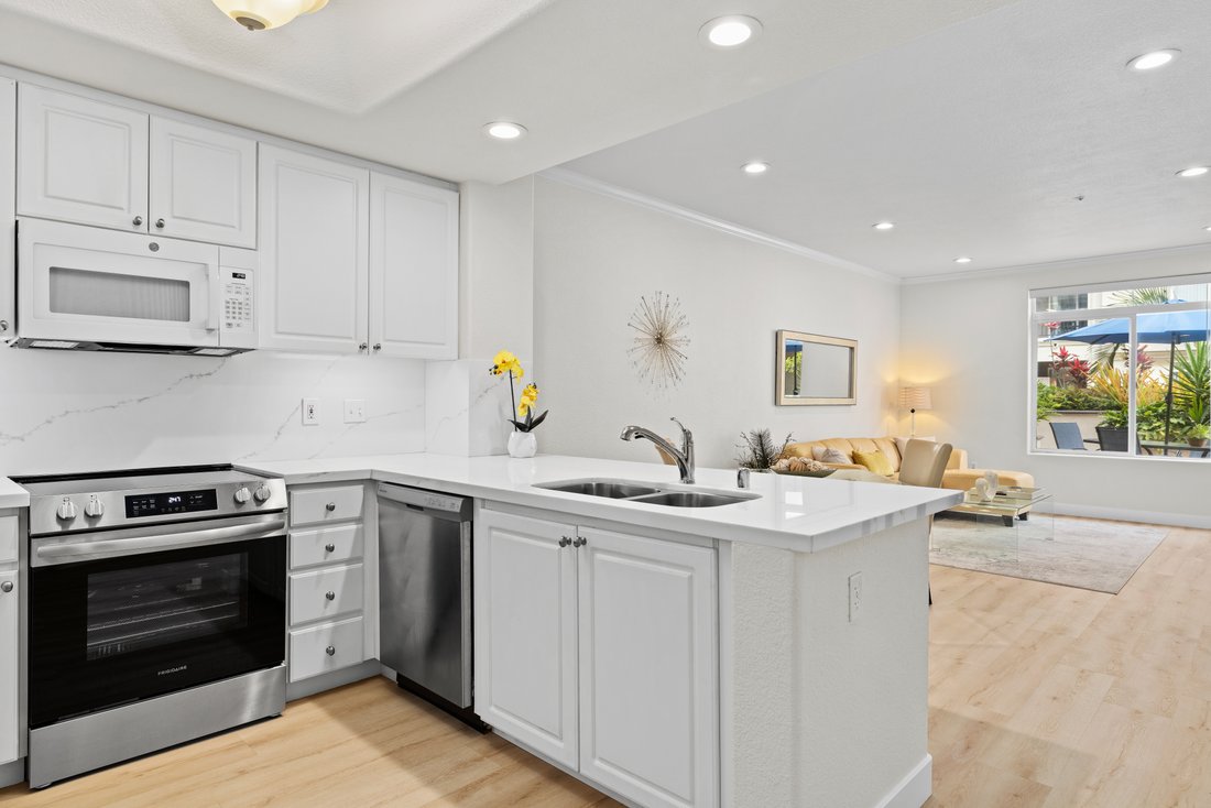 Condo in San Diego, California, United States 3 - 18186277
