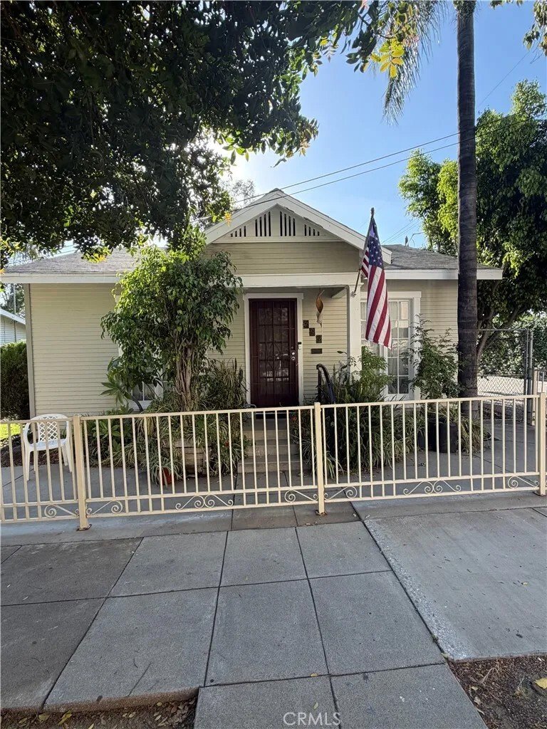 Ontario, California, United States 1 - 18184928