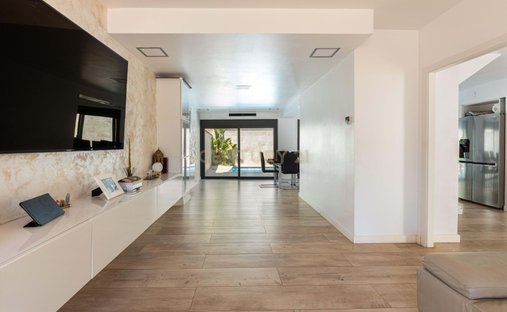 Villa in Canet De Mar, Catalonia, Spain 1