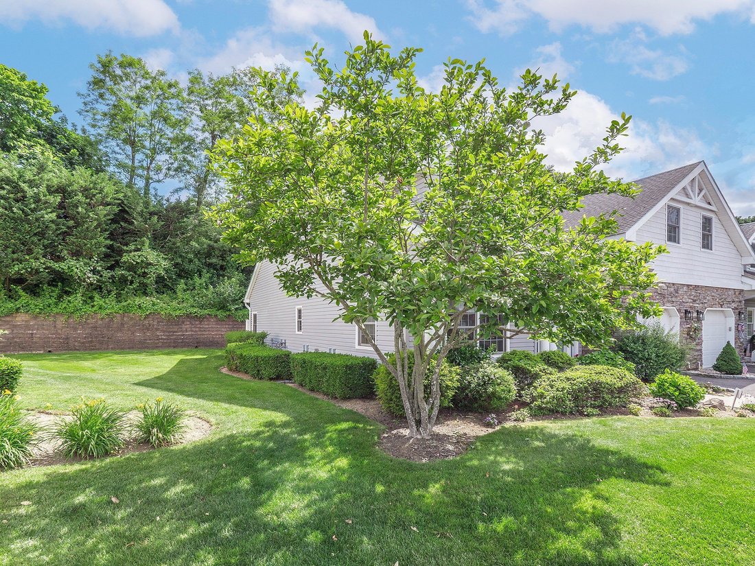 Condo in Port Washington, New York, United States 4 - 17452228