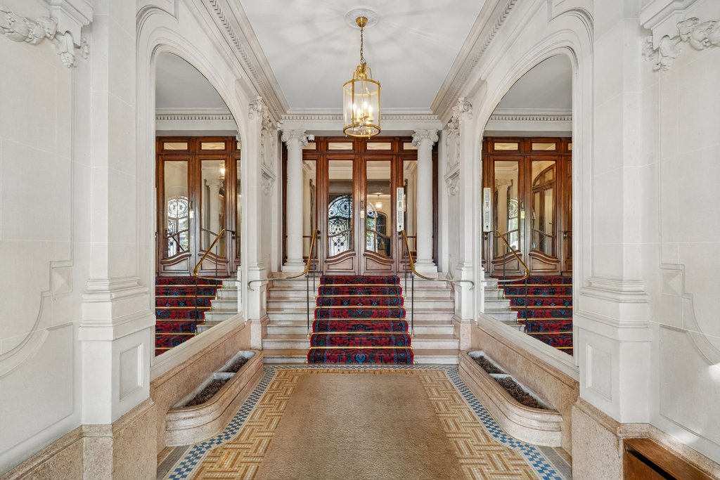 Apartment in Gros Caillou, Paris 7e Arrondissement, Paris 2 - 18182438