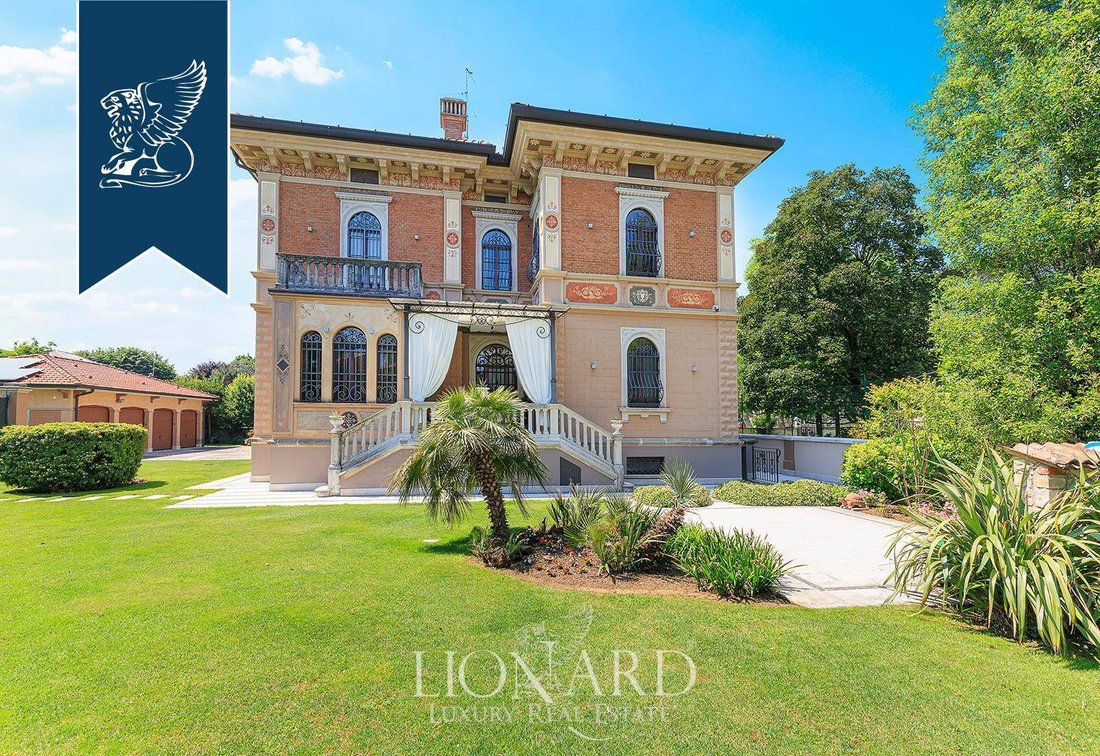 Villa in Chiari, Lombardy, Italy 2 - 18185320