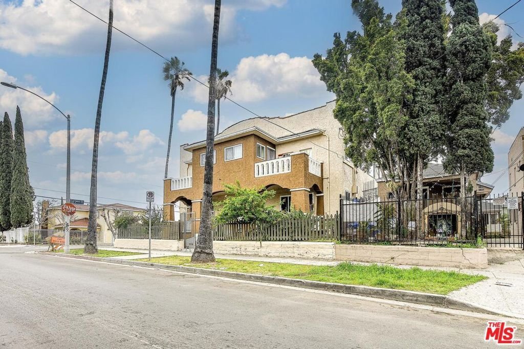Los Angeles, California, United States 4 - 18185016
