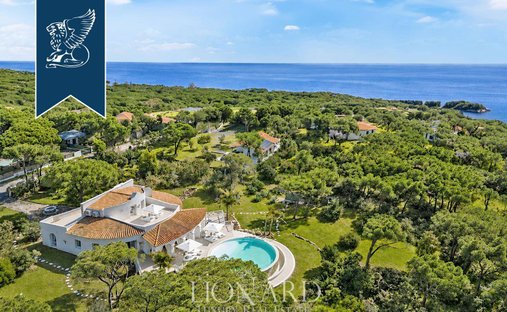 Villa à Pula, Sardaigne, Italie 1