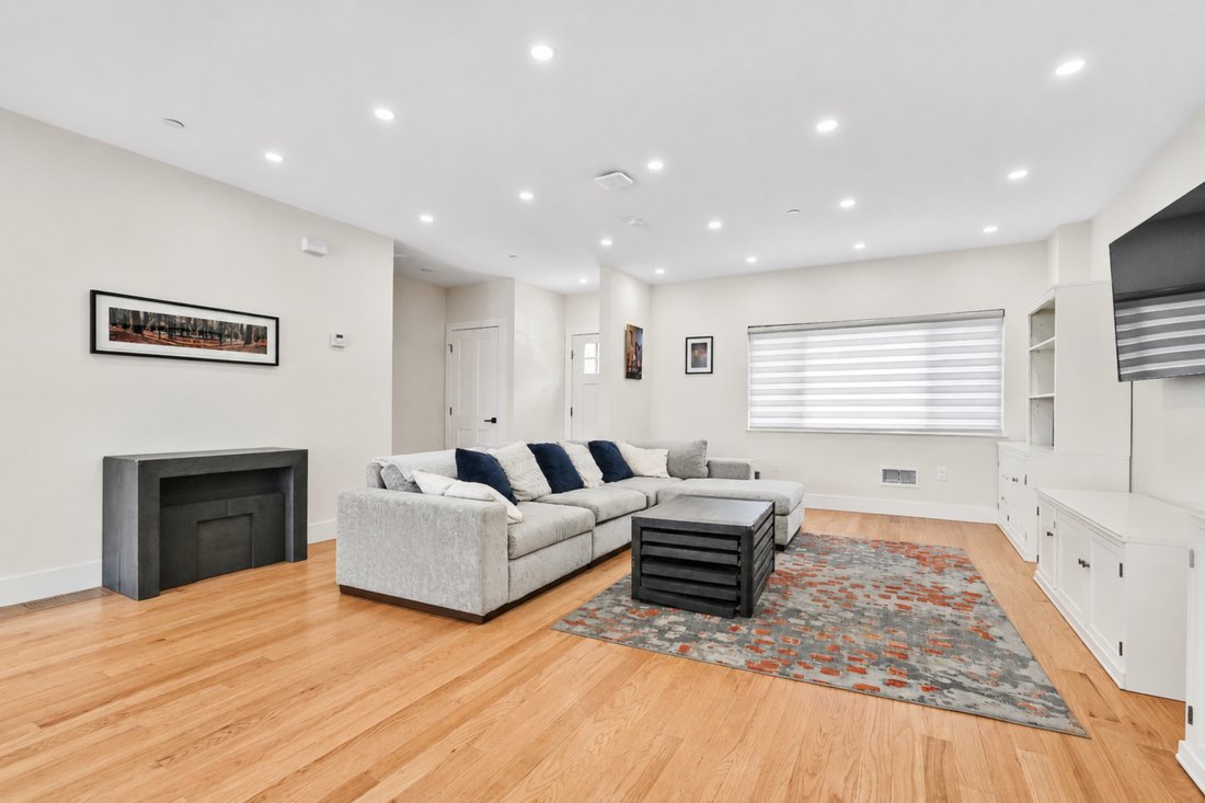 House in New York, New York, United States 4 - 18183261