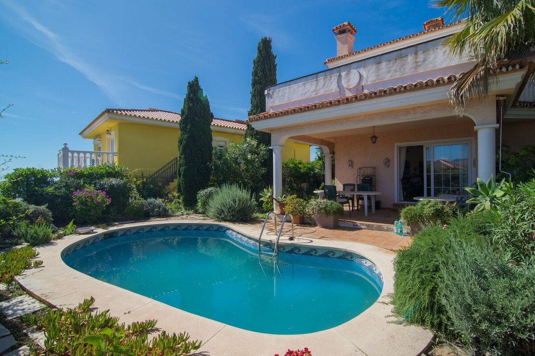 Villa in Fuengirola, Andalusia, Spain 1 - 11284081