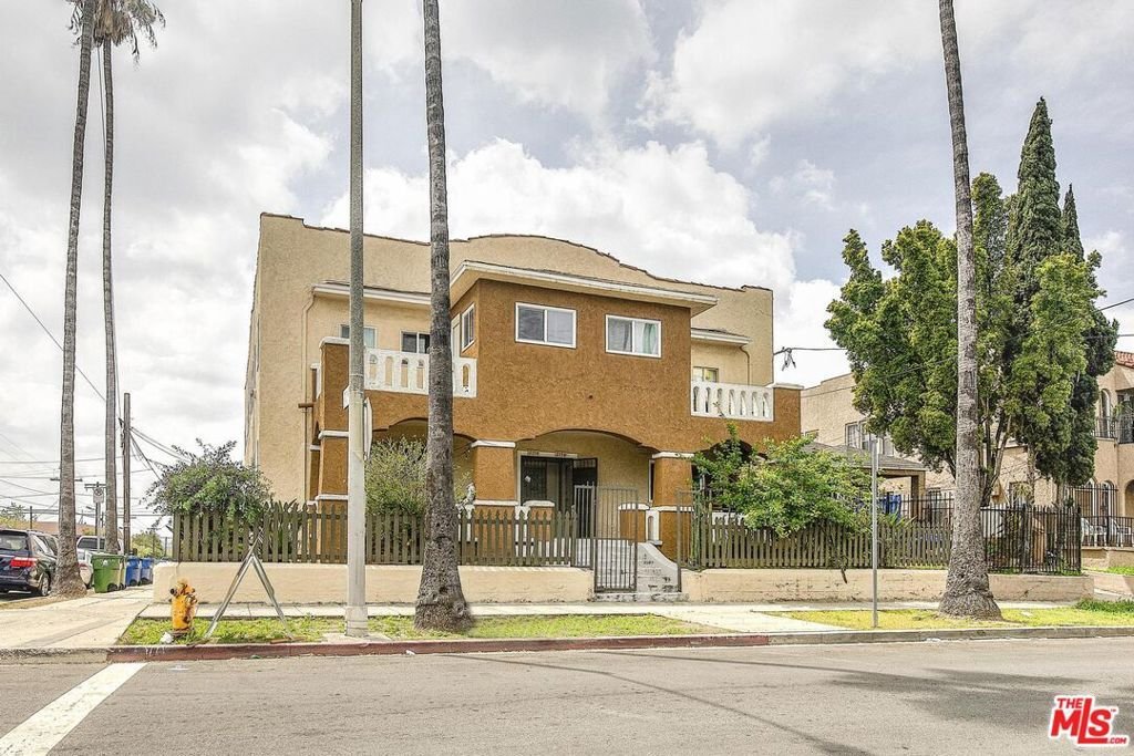Los Angeles, California, United States 3 - 18185016