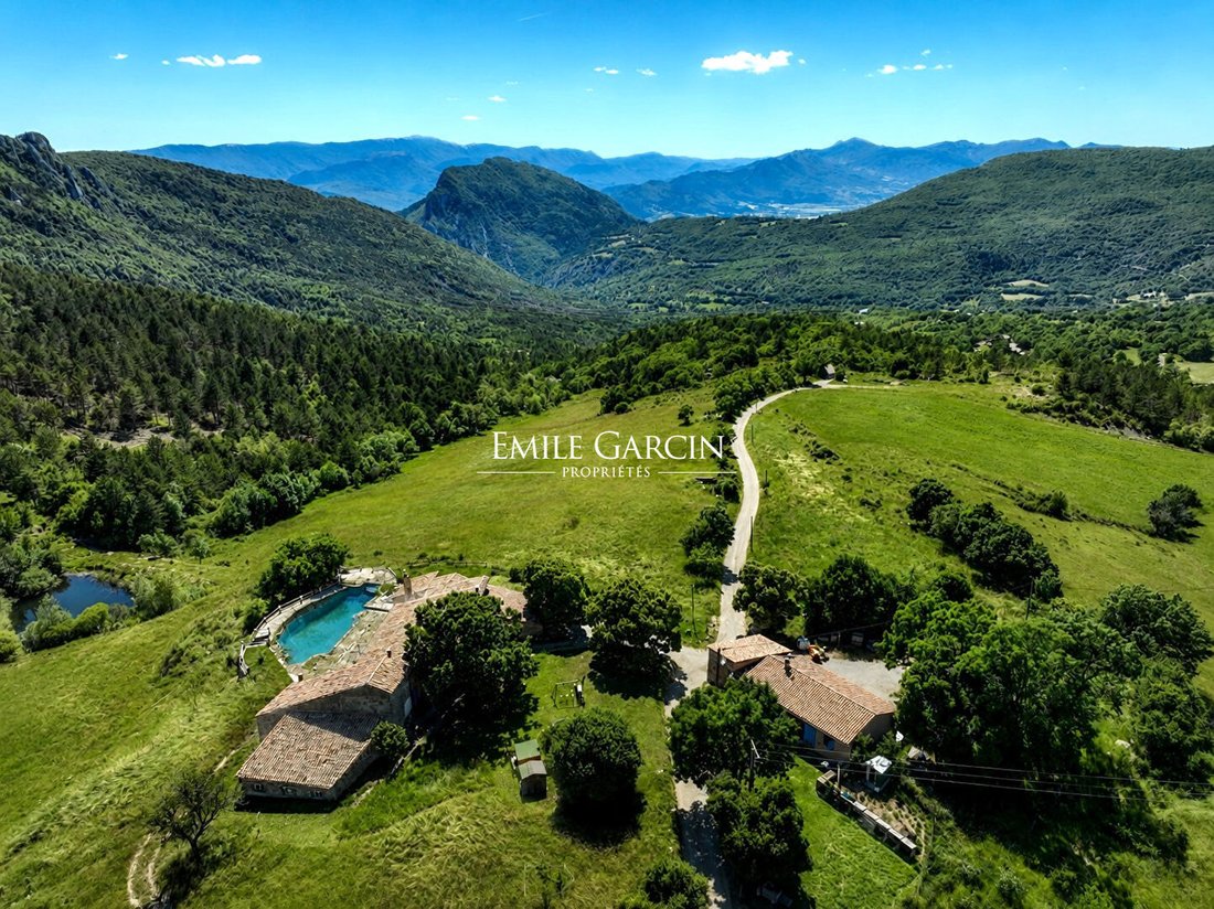 Villa in Entrepierres, Provence-Alpes-Côte d'Azur, France 1 - 18123959