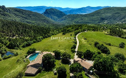 Villa in Entrepierres, Provence-Alpes-Côte d'Azur, France 1