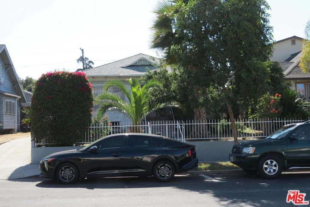 Los Angeles, California, United States 2 - 18185003
