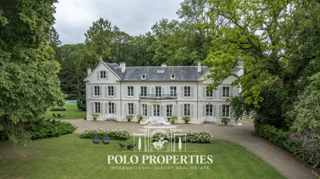 Estate in Bury, Hauts-de-France, France 1 - 18182466
