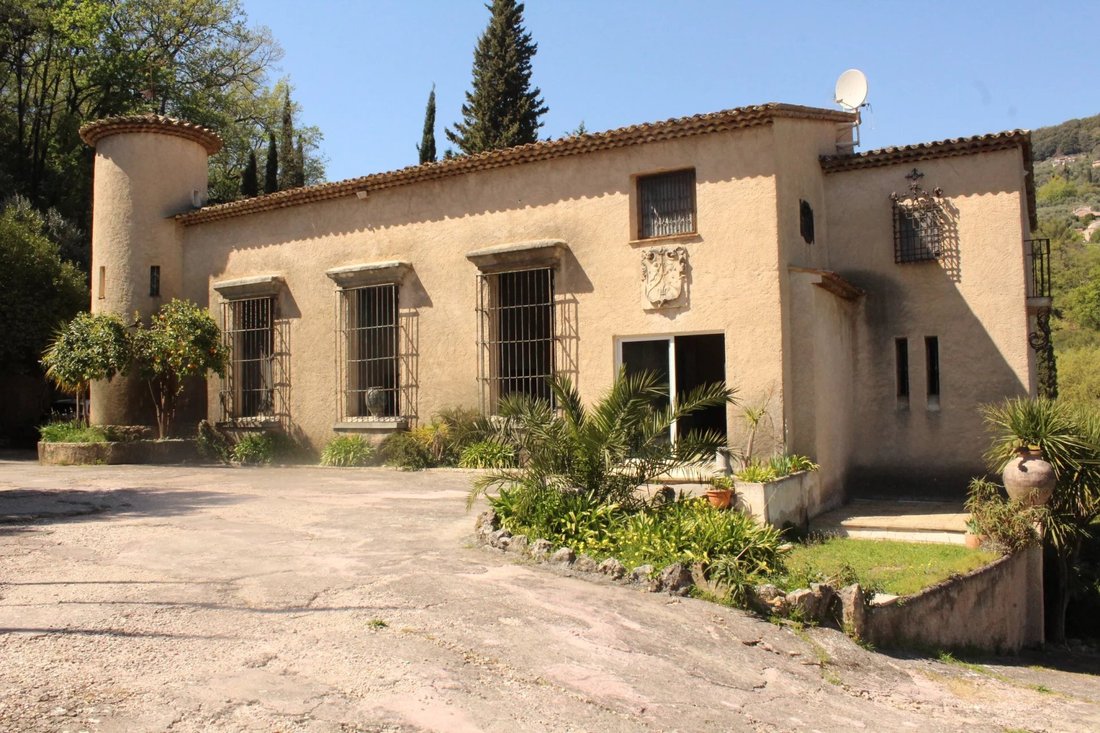 Villa in Grasse, Provence-Alpes-Côte d'Azur, France 1 - 18182458