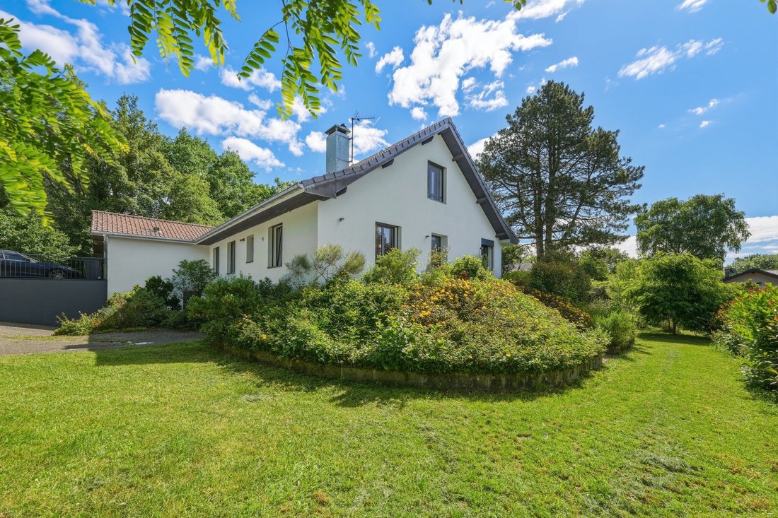 House in Divonne-les-Bains, Auvergne-Rhône-Alpes, France 1 - 18185276