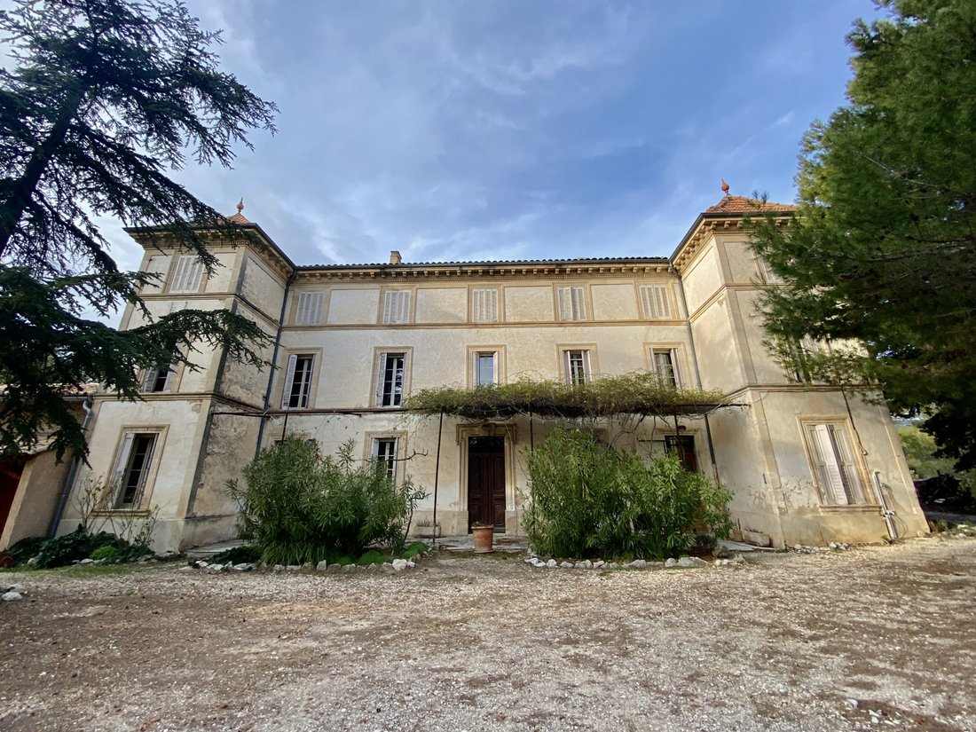 Castle in Saint-Saturnin-lès-Apt, Provence-Alpes-Côte d'Azur, France 5 - 18184279