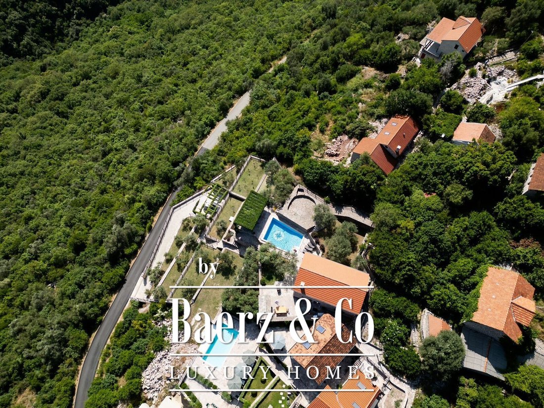 Villa in Tivat, Tivat Municipality, Montenegro 2 - 18183907