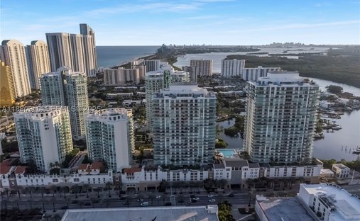 Condo in Golden Beach, Florida, United States 1