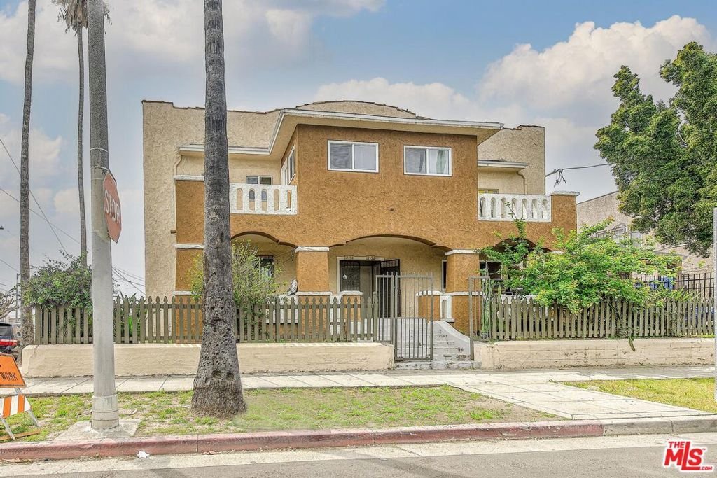 Los Angeles, California, United States 2 - 18185016