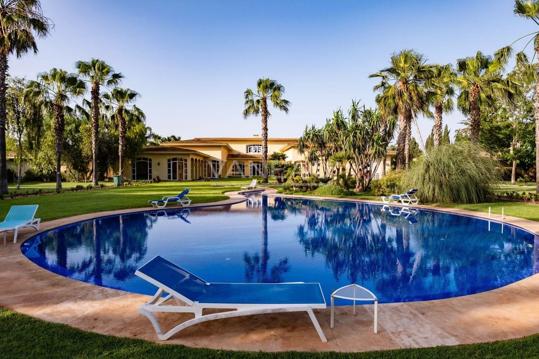 Villa in Bouskoura, Casablanca-Settat, Morocco 1 - 18182656