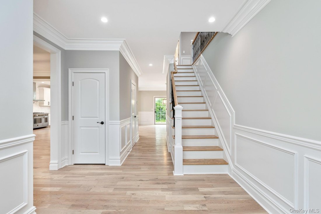 House in Kings Park, New York, United States 5 - 18183971