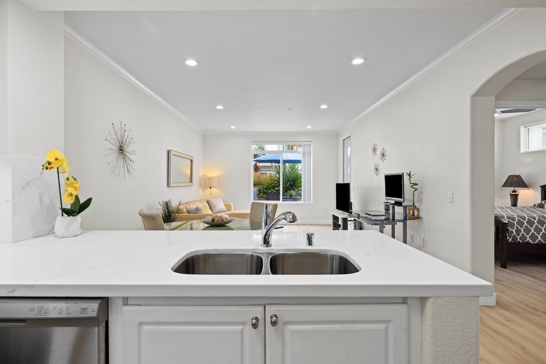 Condo in San Diego, California, United States 4 - 18186277