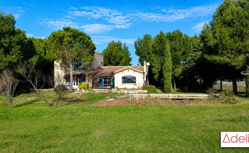 Country House in Fontvieille, Provence-Alpes-Côte d'Azur, France 1