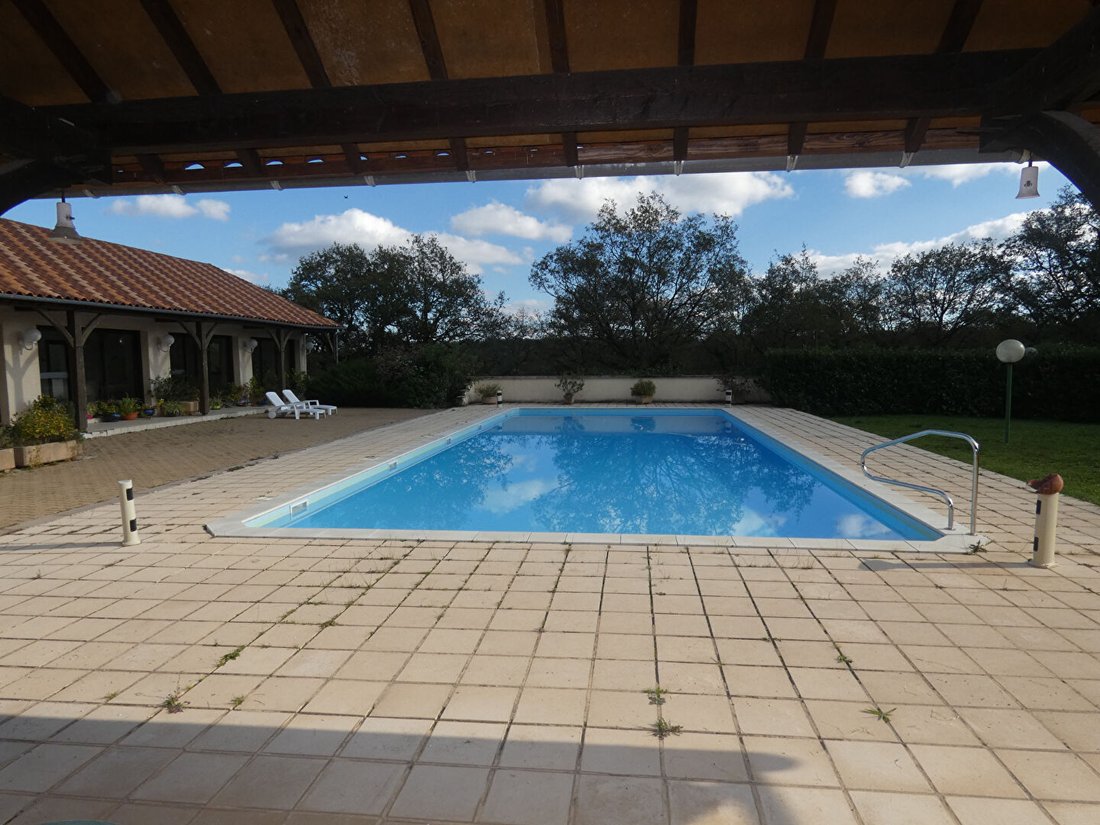 Villa in Salignac-Eyvigues, Nouvelle-Aquitaine, France 2 - 18185614