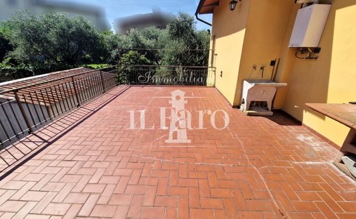 Center, Signa, Tuscany 1