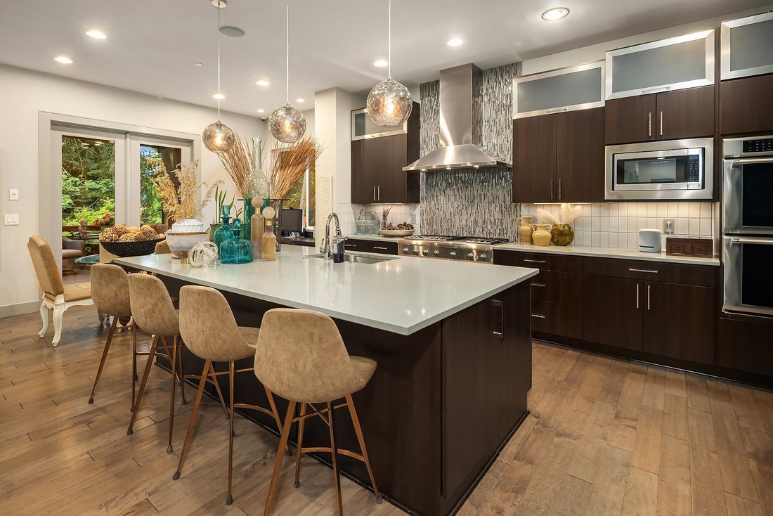 Mercer Island, Washington, United States 4 - 18186330