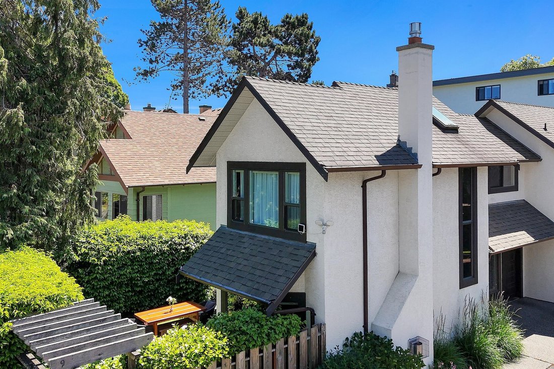 Townhouse in Victoria, British Columbia, Canada 3 - 18186308