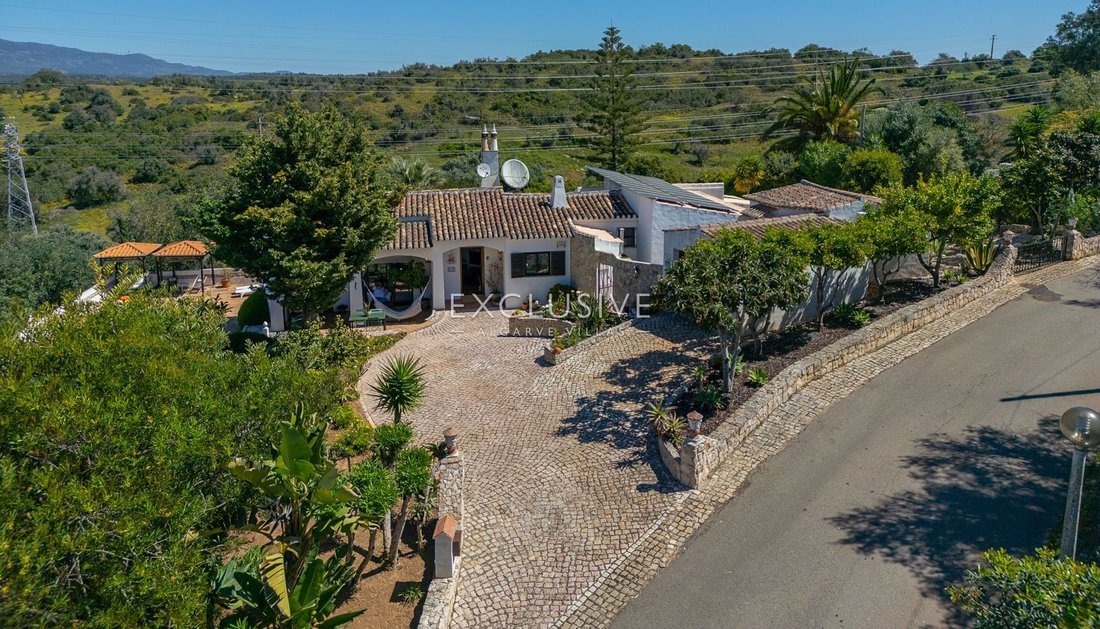 Villa in Mexilhoeira Grande, Algarve, Portugal 2 - 14916841