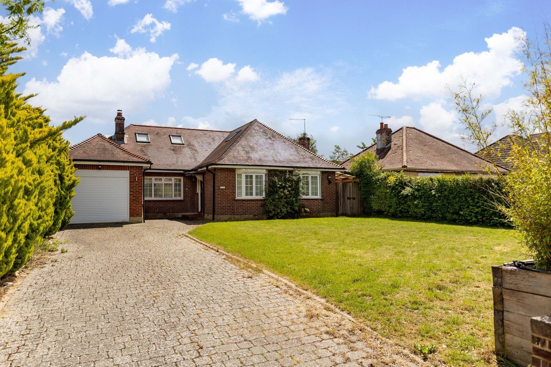 Bungalow in Three Bridges, Crawley, England 1 - 18182294