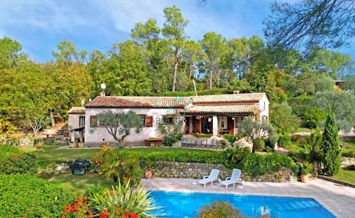 Villa in Châteauneuf-Grasse, Provence-Alpes-Côte d'Azur, France 1
