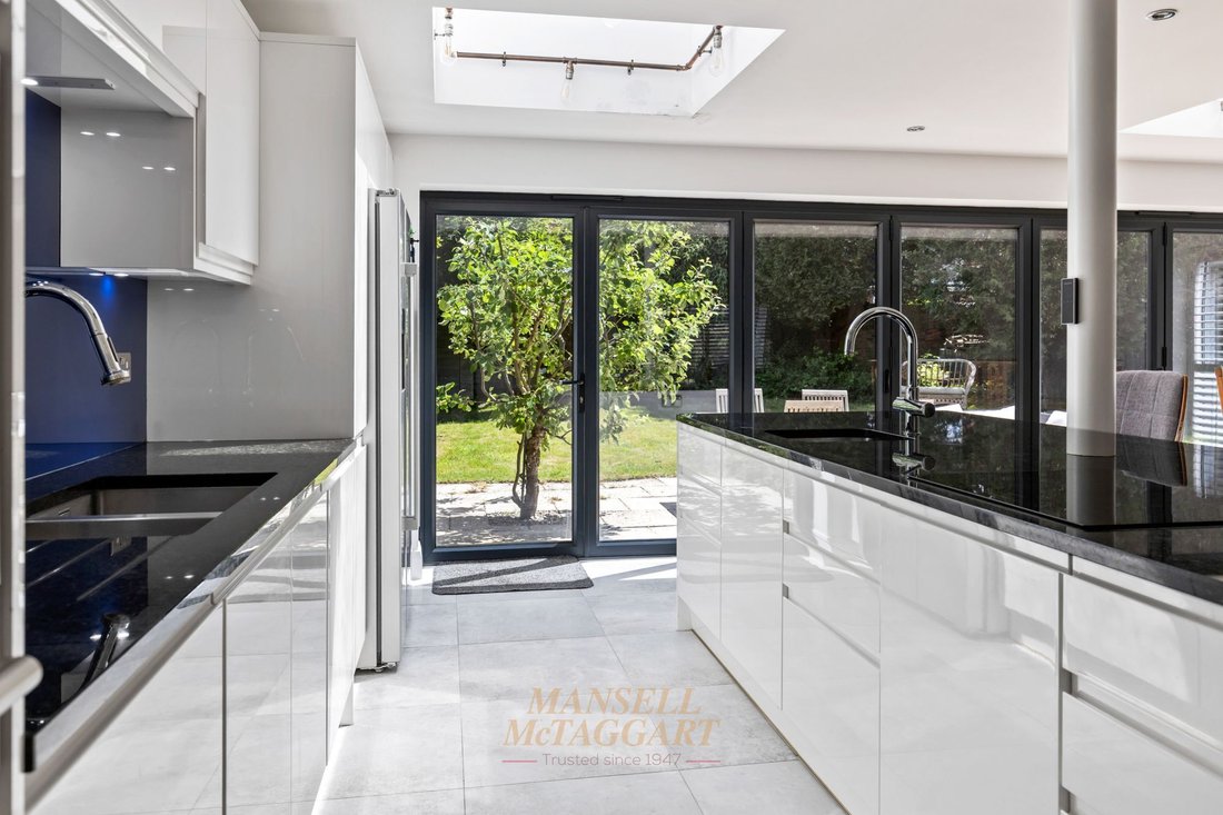 Bungalow in Three Bridges, Crawley, England 5 - 18182294