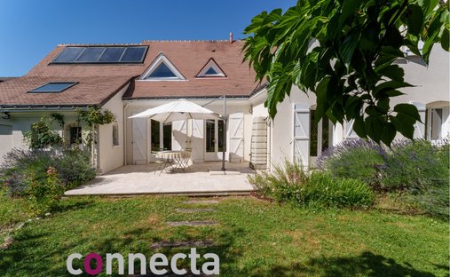 House in Les Varennes, La Riche, France 1