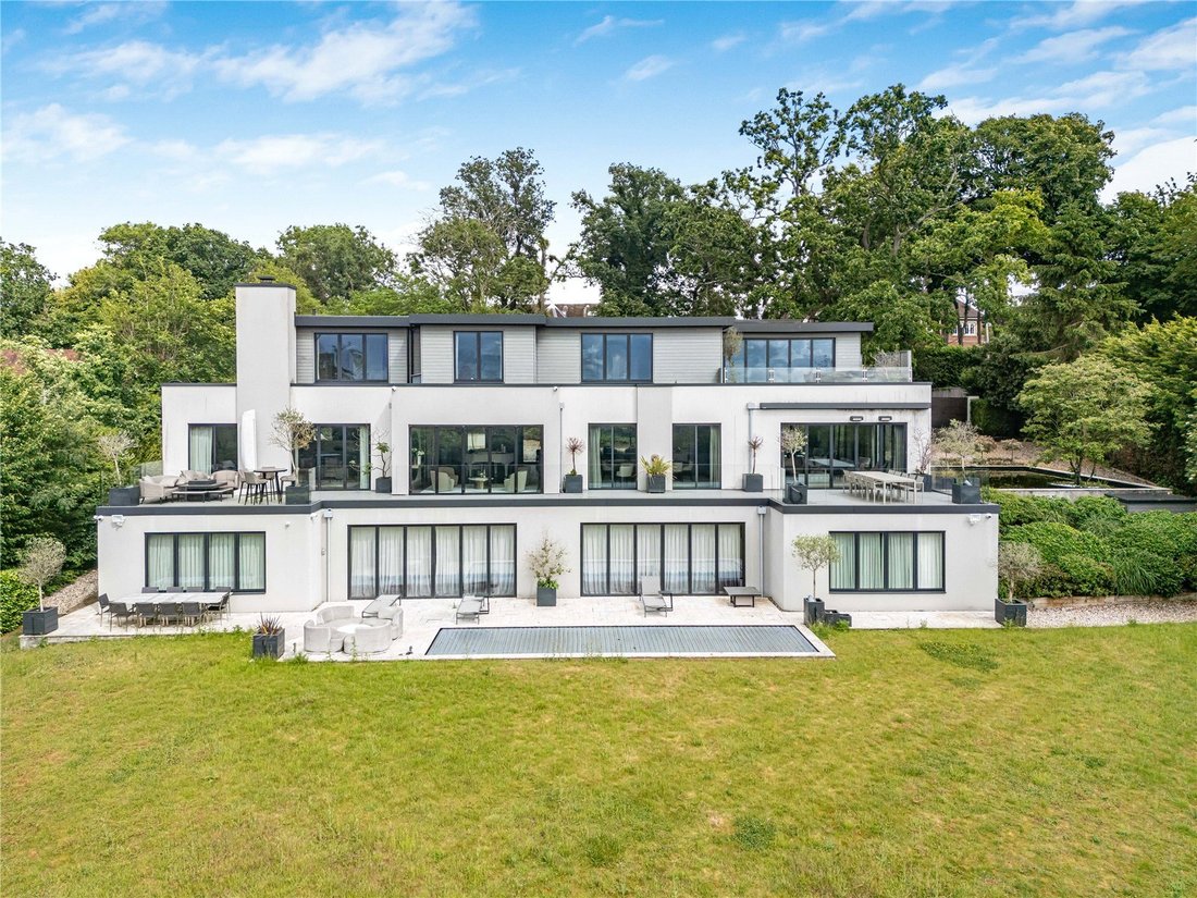 House in Bourne End, England 2 - 17540971