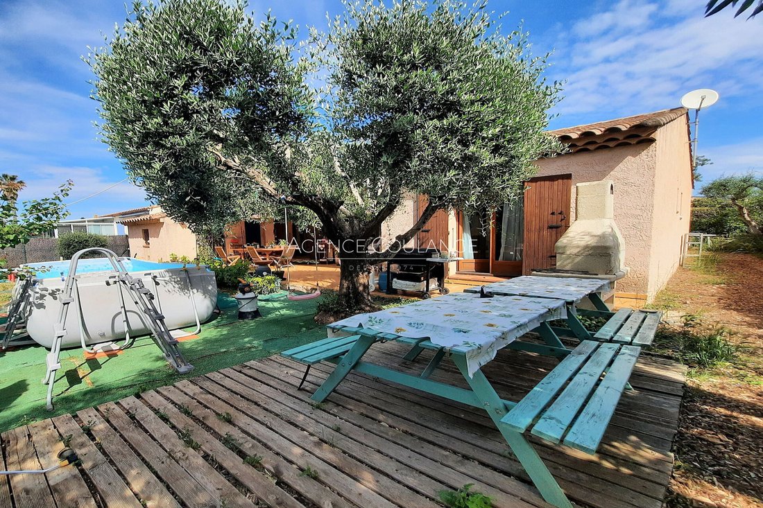 Villa in Saint-Cyr-sur-Mer, Provence-Alpes-Côte d'Azur, France 2 - 18182251