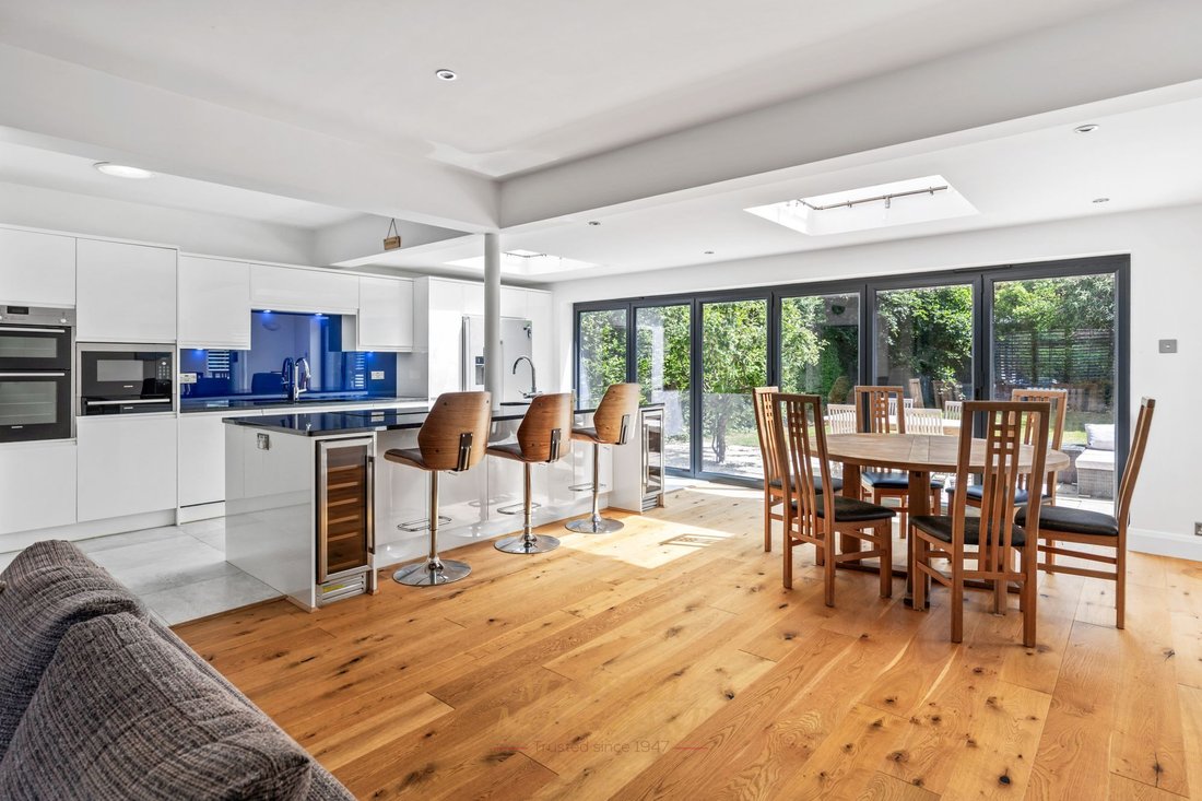 Bungalow in Three Bridges, Crawley, England 2 - 18182294