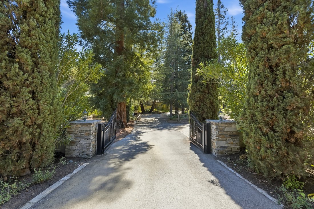 House in Los Altos Hills, California, United States 2 - 18182082