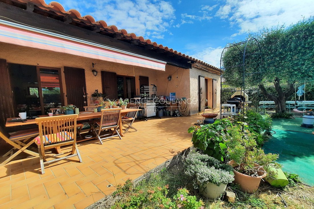 Villa in Saint-Cyr-sur-Mer, Provence-Alpes-Côte d'Azur, France 1 - 18182251
